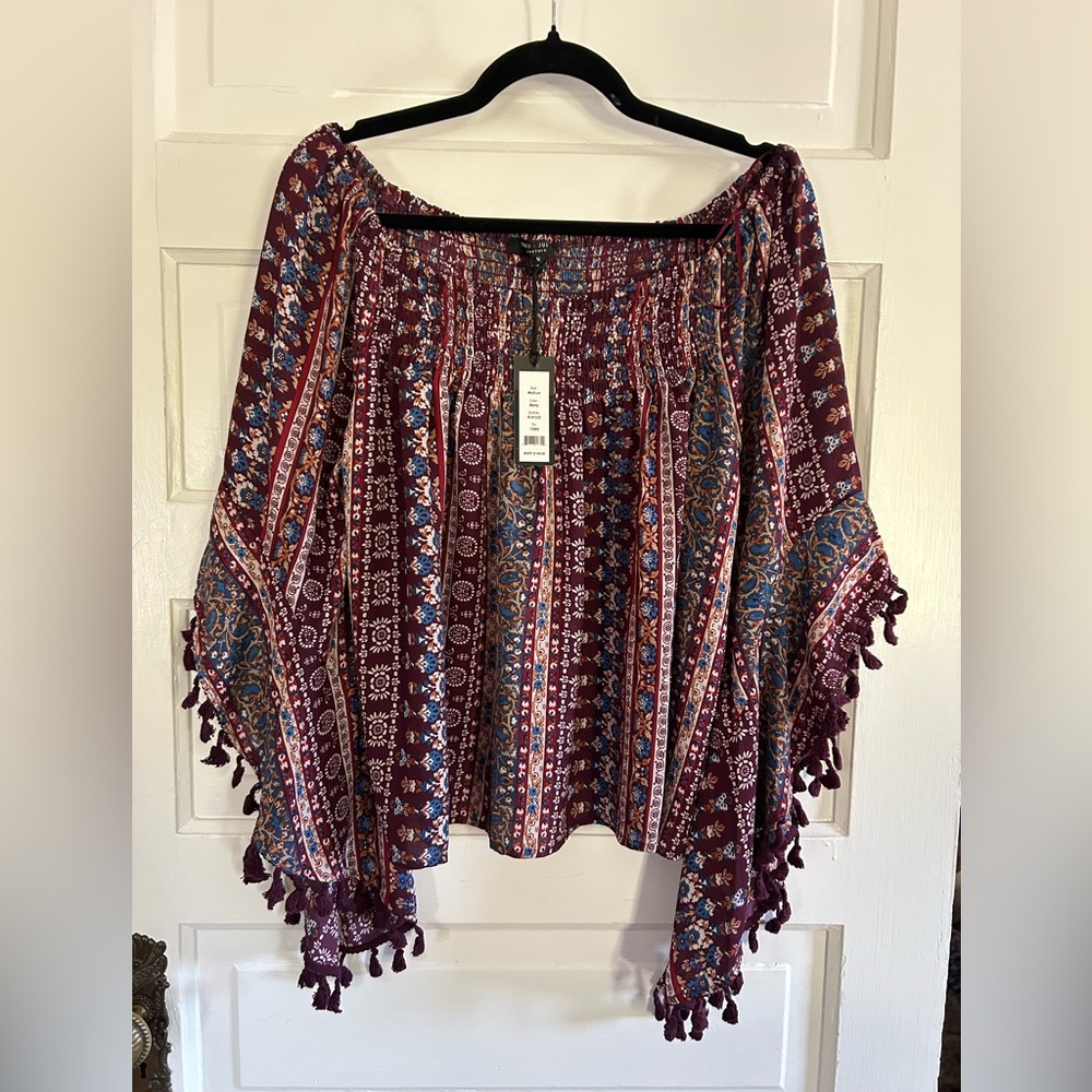 New With Tags! Romeo & Juliet Couture Berry Patterned Top w/Fringe. Medium